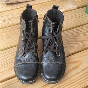 Gently Used Clark Boots
